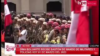 Dina Boluarte recibe bastón de mando de militares y policías . Año 2023