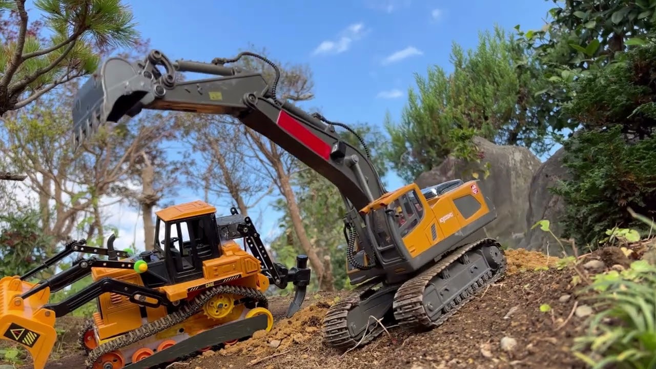 【ラジコン重機で遊ぶ】整地のつもり？【RC Excavator 】