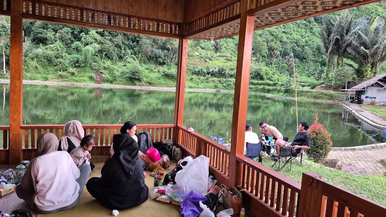Hidup Di Desa, Menginap Di Rumah Pinggir Danau Saat Malam Pergantian Tahun