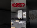 【衝撃映像】「マジか…」高さ制限を無視した軽トラが荷物を粉々にぶちまける大惨事