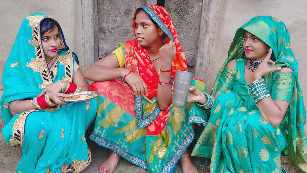 बाजार से साड़ी खरीदने के लिए देखिए ये बहु अपने सास को कैसे चुना लगाती ...