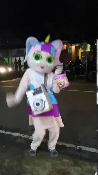 Badut joget di pinggir jalan || Di Masha and the bear