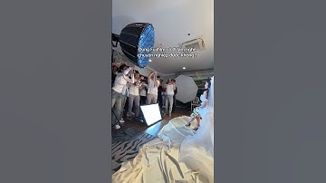 Lớp 15 bạn thì 4 bạn cầm Fujifilm, 10 bạn cầm Canon, 1 bạn cầm Sony, thầy cầm Nikon + Canon. #camera