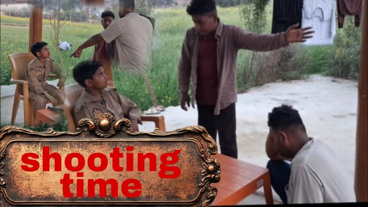 Video shoot karte samay kaise samjha rahe hain director kalakaron ko