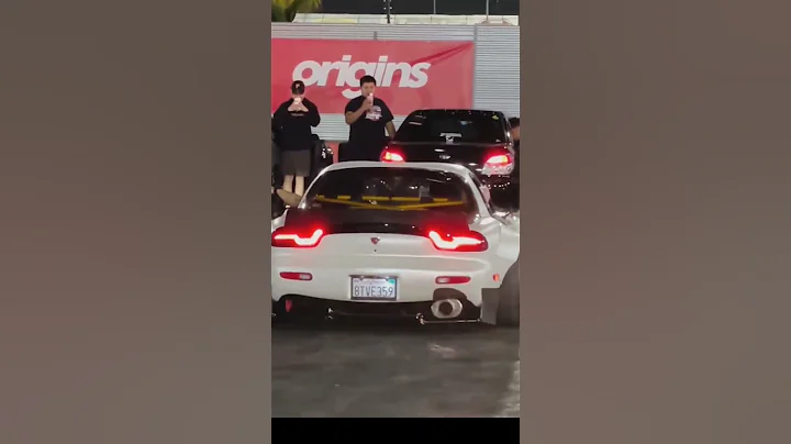 Mazda RX-7, specifically the third generation (FD) model 💥🤩