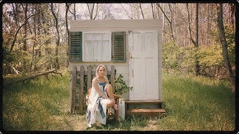 Emily Ann Roberts - The Fence (Official Visualizer)