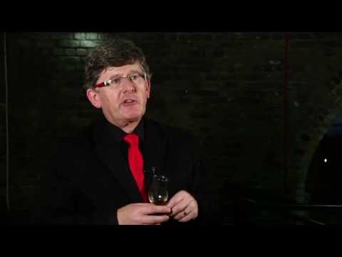 Video: 9 Beste Amerikanske Fat Bevis Whiskyer å Drikke Nå