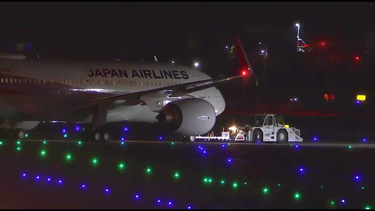 🇯🇵 Boeing 787 Japan Airlines, taxiing for departure as flight, failed to turn correctly at Fukuoka