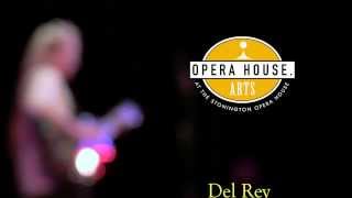 Del Rey, the Guitar Queen from Seattle