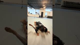 Mount escape to the lockdown. #10phtx #armbar #bjj #escape #downtownhouston
