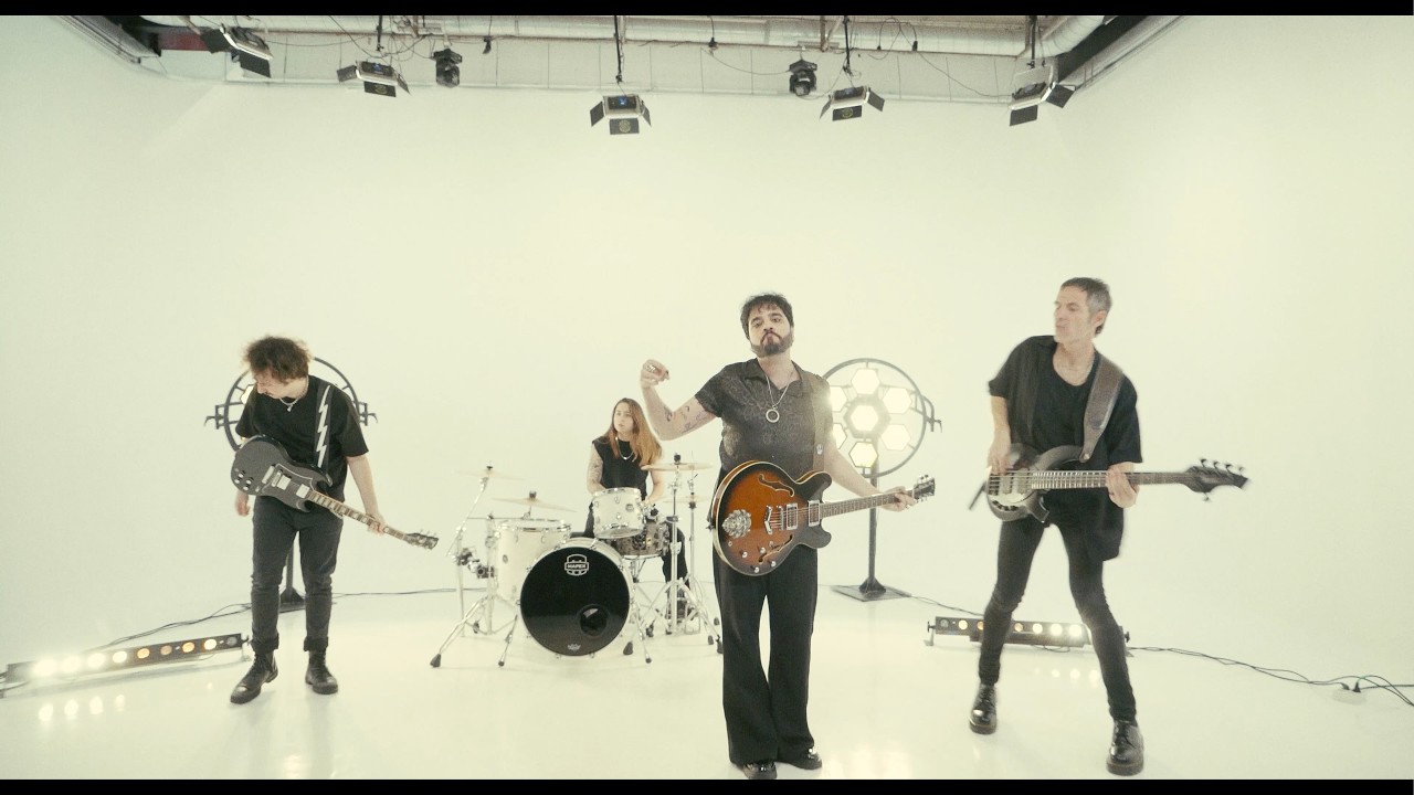 Venus Astra y el vértigo de crecer dentro del indie español YouTube player