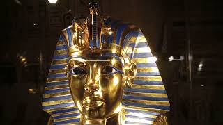 Погребальная маска Тутанхамона (копия) в эти дни в музее И.Словцова Тюмени. Выставка из Питера