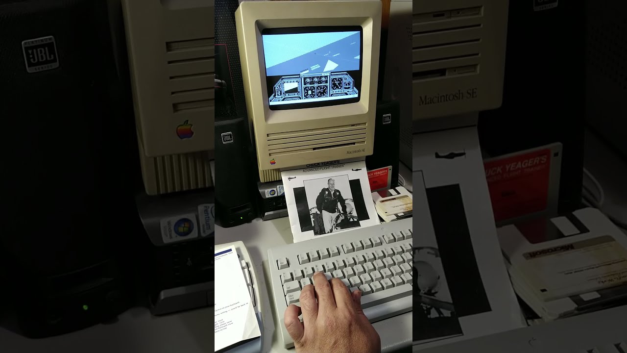 Old Mac SE still gaming :) 