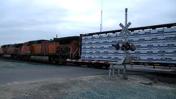 Eastbound BNSF Manifest Races Towards Tehachapi in Edison, CA