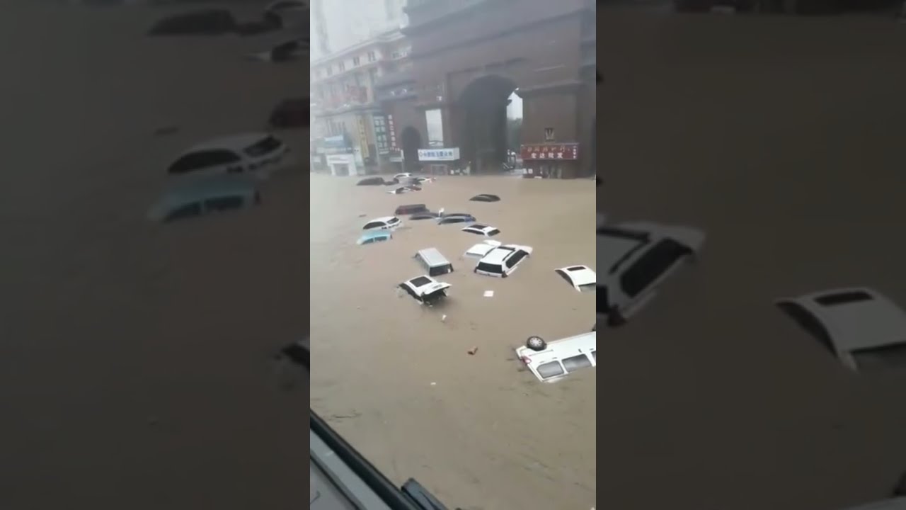 Stunning scene in flooded Zhengzhou City, central China