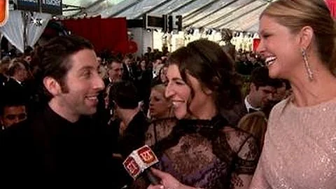 ET FIRST: Simon Helberg & Wife Expecting a Baby