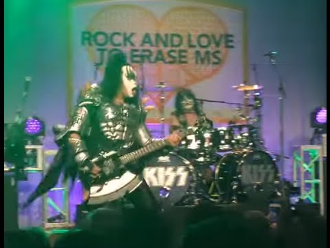 KISS play live without Paul Stanley - new Nails - new Saliva Love, Lies & Therapy