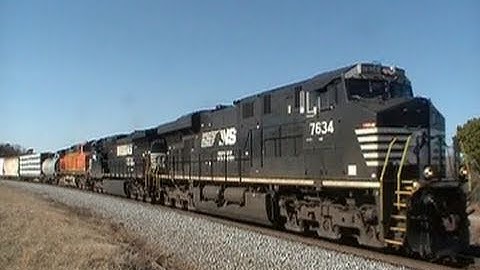 Train 175 Coming Down The Line 1-29-11.mpg