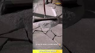 Efficient &amp; Adjustable Leveling Rake for Spreading and Smoothing Sand in Stone Pavement Installation