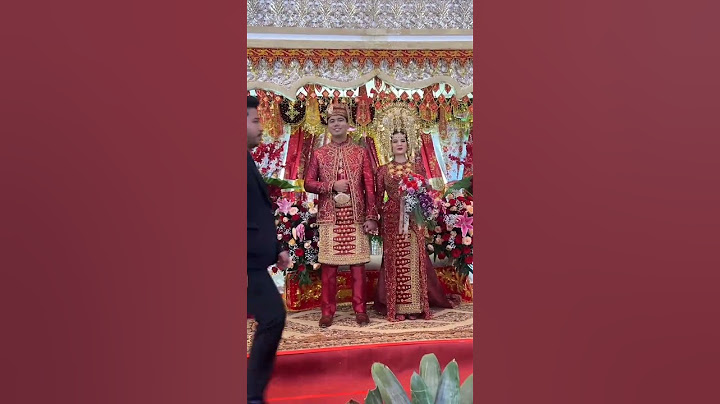 Selamat atas pernikahan da Frans dan Indah |  Keluarga Haji Faisal pake baju adat Minang