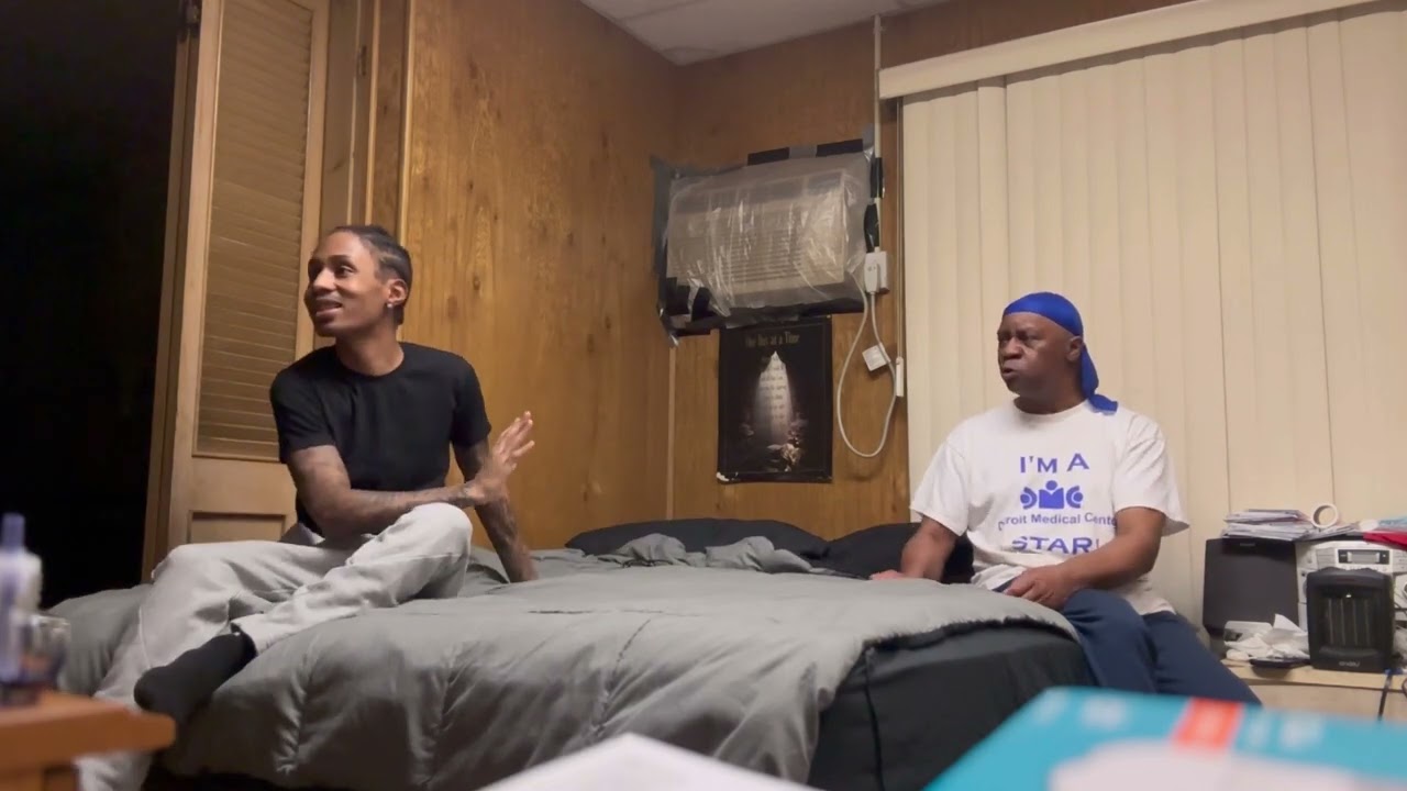 Отношусь к комнате Дядюшки так, будто она моя, чтобы посмотреть на его реакцию