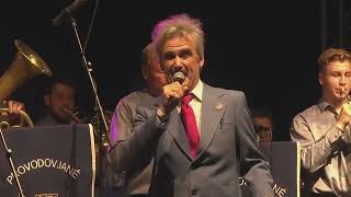 Náhled videa: S tátou na rybách - Smoke on the Water - František Skála a DH Provodovjané - Slunovrat 2022