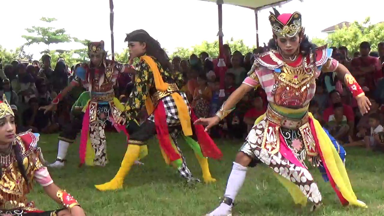 Warokan dan Celeng Mogok Ebeg Turonggo Sekar Kinanti di Alun Alun Banyumas