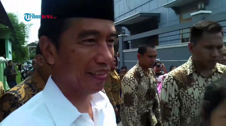 Presiden Jokowi Salat Jumat Bareng Warga di Barisan Ke-4 di Masjid Nur Jamil Kampung Tapen Solo
