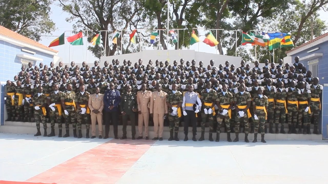 Thiès - Cérémonie de présentation du drapeau à la 44 ème promotion des élèves officiers de l'ENOA