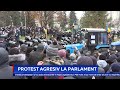 PROTEST AGRESIV LA PARLAMENT