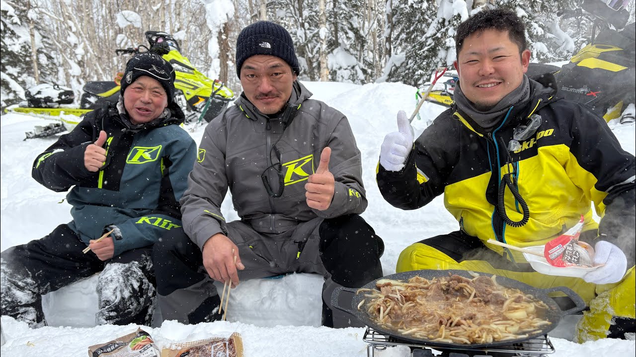 お父さんスノーモービルですよ〜😍　北見メンバーとワイワイ