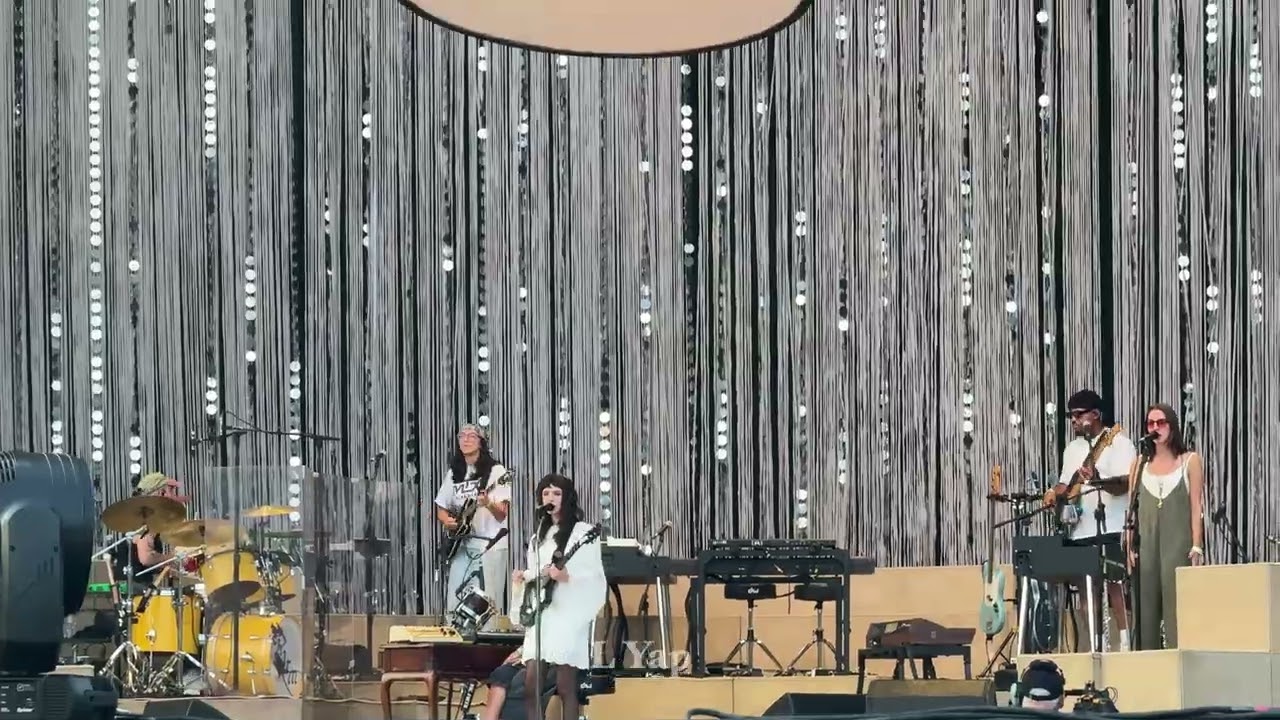 Clairo - Bags @ Lollapalooza Chicago 2025