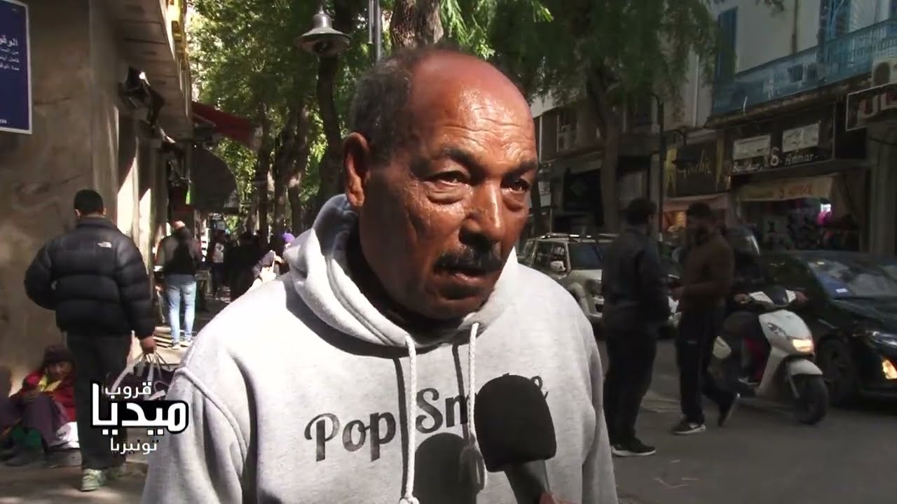 يتجاهرون بالافطار وينتهكون حرمة الشهر الفضيل في دولة دينها الاسلام على أساس الحرية..هذا قال بيه ربي؟