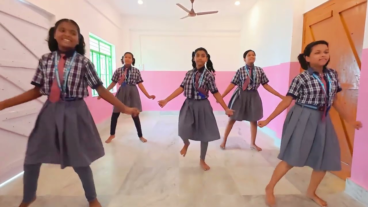 Suno Gaur Se Duniya Walo #dance #school 