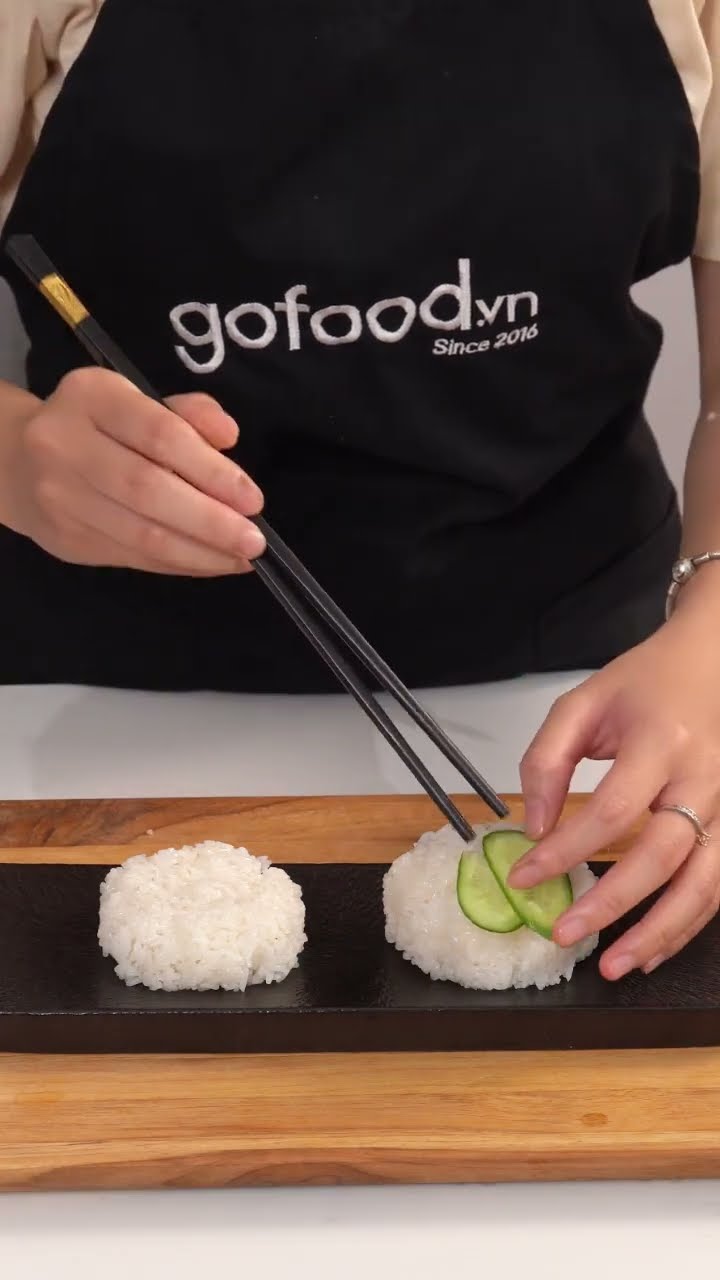 Năm nay đổi vị với bánh trung thu cá hồi xem có ngon không nào #taytakitchen #gofood #banhtrungthu