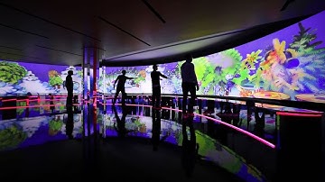 Expérience immersive et interactive "Planète Sapin" par Galeries Lafayette