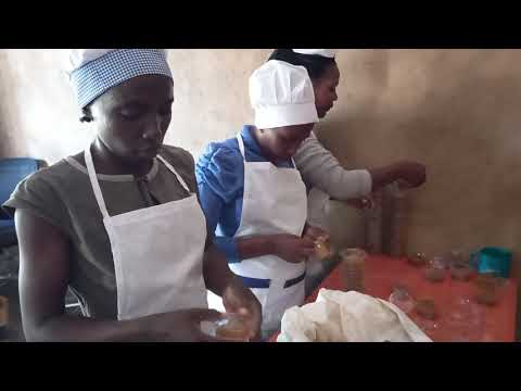 Video: Goldenfeast Inc. Inakumbuka Bidhaa Mchanganyiko Kadhaa Za Chakula Cha Ndege