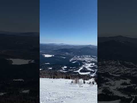 Шерегеш — горнолыжный курорт, расположенный в 5 км от одноимённого посёлка в Кемеровской области.