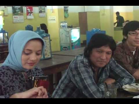 Ikang Fawzi & Marissa Haque, Kabare, Kimpling, Elis anis, Erwin Kertajaya, FH UGM, Luch at Segopecel SGPC Yogyakarta, 18 Feb 2011 FILE0006