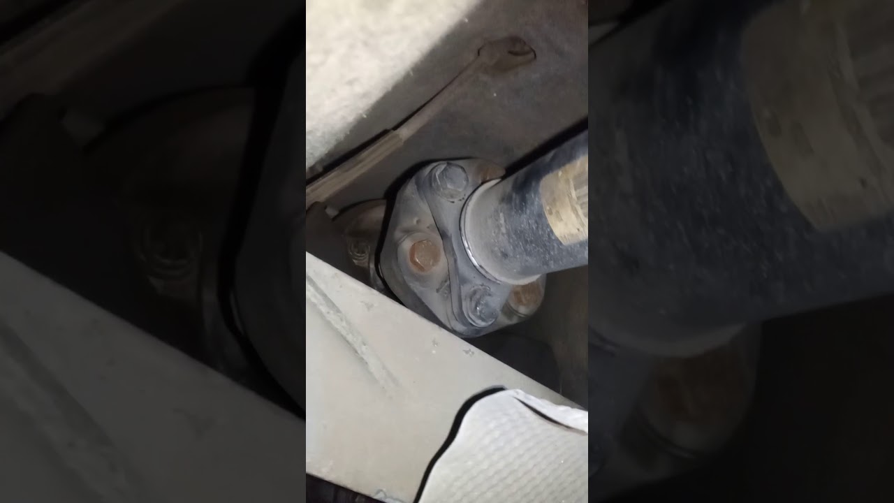 Что делать, если стучит кардан?