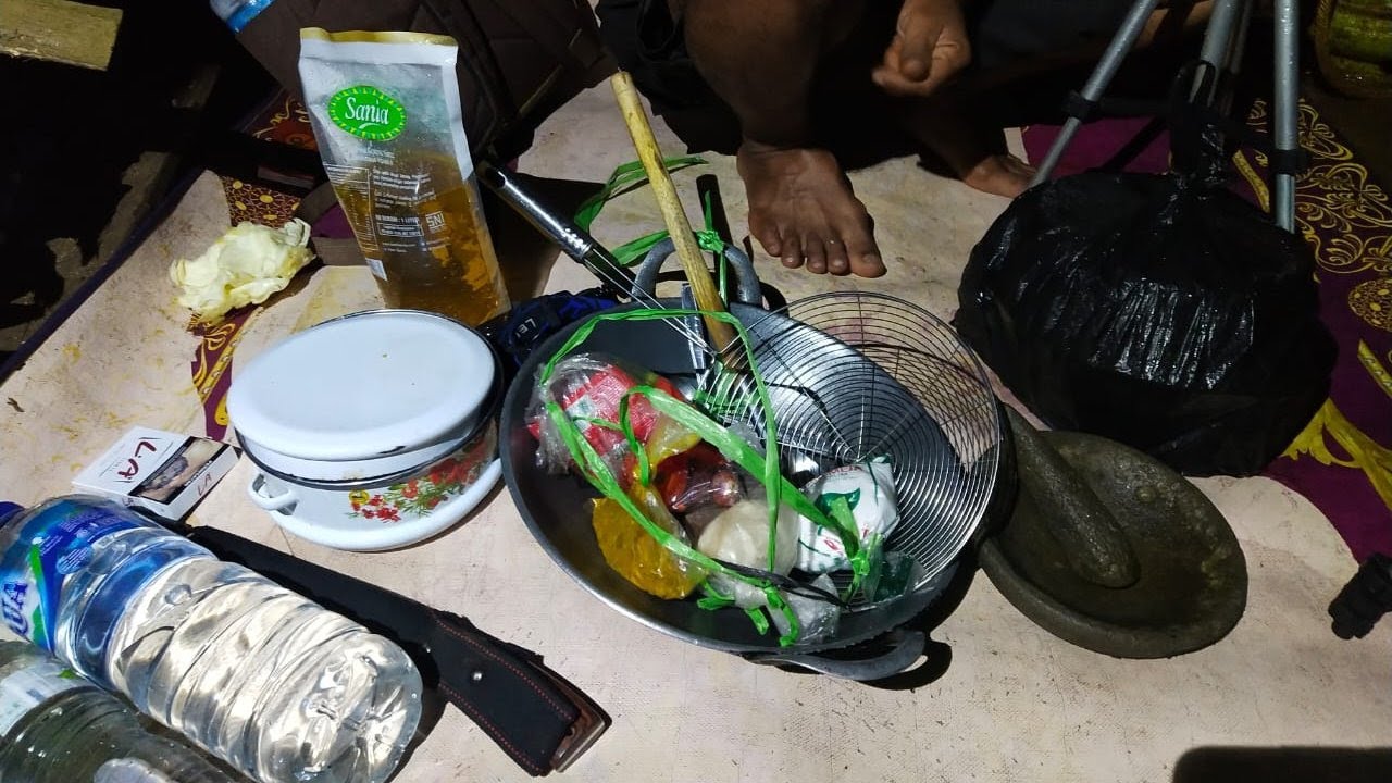 Mukbang Extrime Eps 9 Hujan Lebat Di Tempat Angker