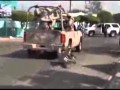 Policía Patea Mujer