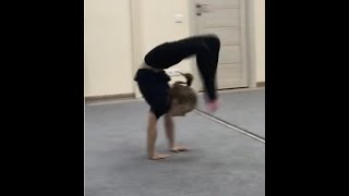 Акробатика в художественной гимнастике.
