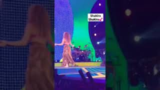 Le Gusta Que La Miren Cuando Ella Baila Sola