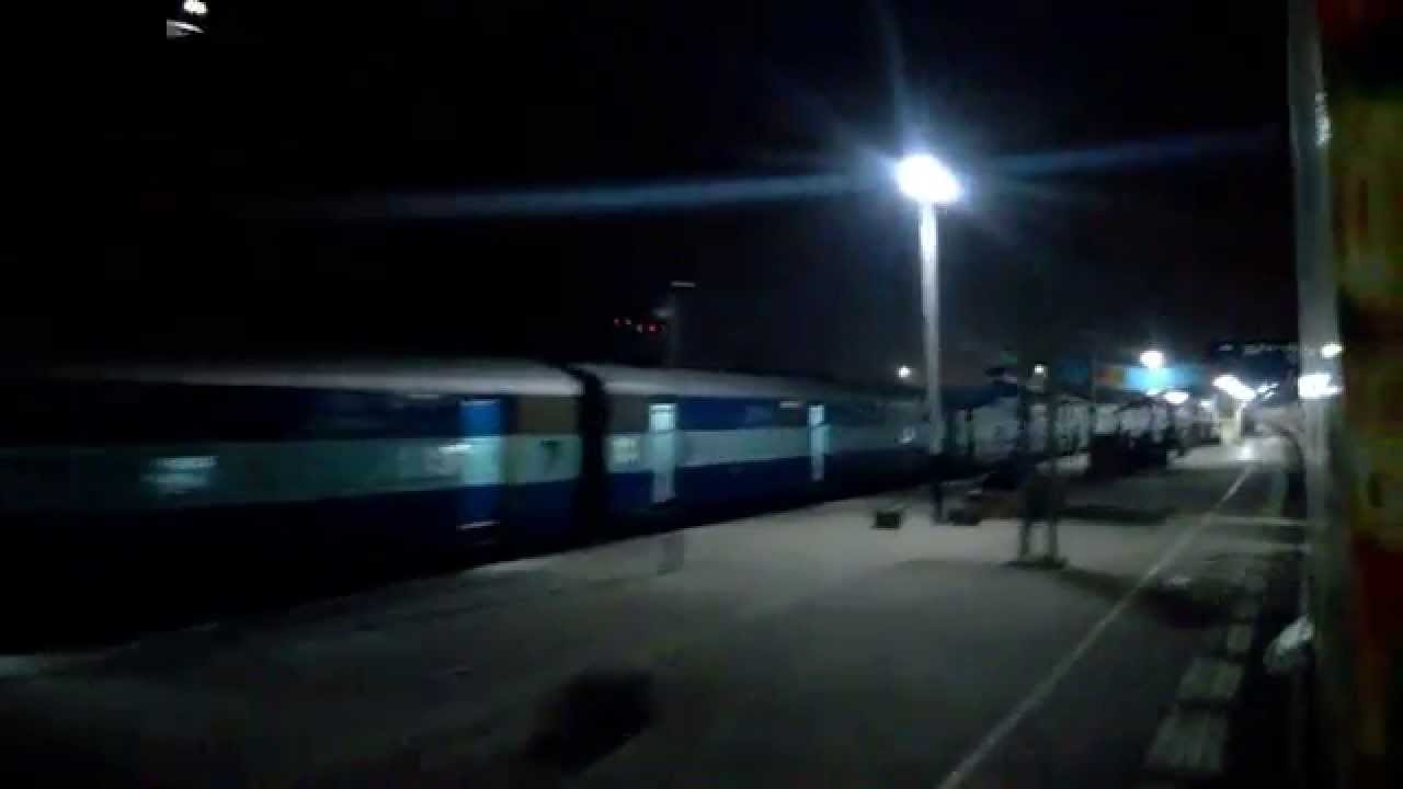 Onboard 12290 Nagpur Mumbai CST Duranto Express and Overtaking two ...