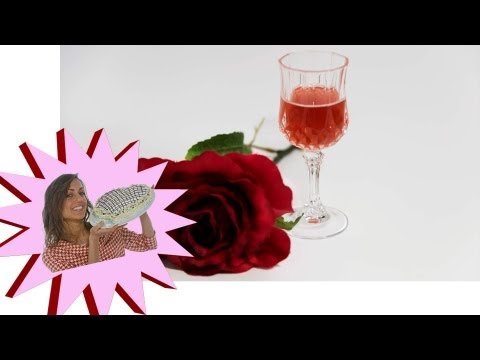 Rosolio - Liquore di Rose Fatto in Casa - Le Ricette di Alice