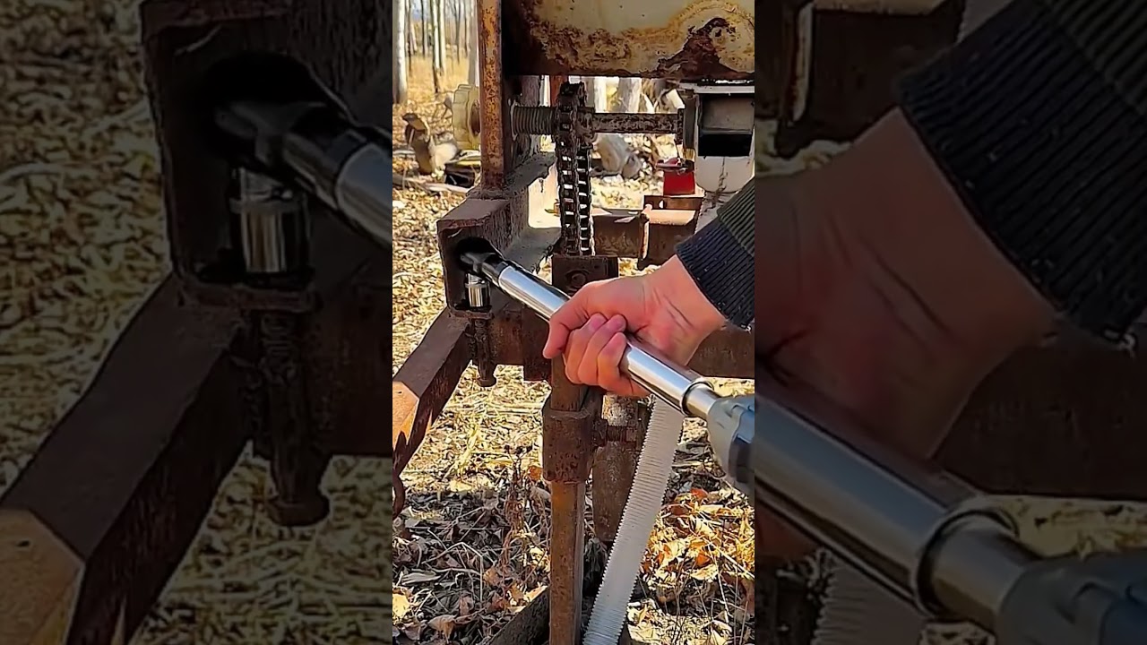 Extended ratchet wrench that can be used for hand tightening or hand drill 