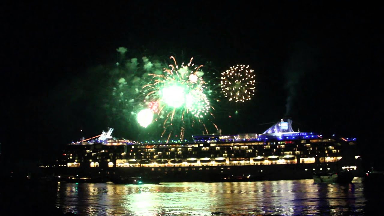 Sailor's Feuerwerk zur Hanse Sail 2014 in Rostock-Warnemünde