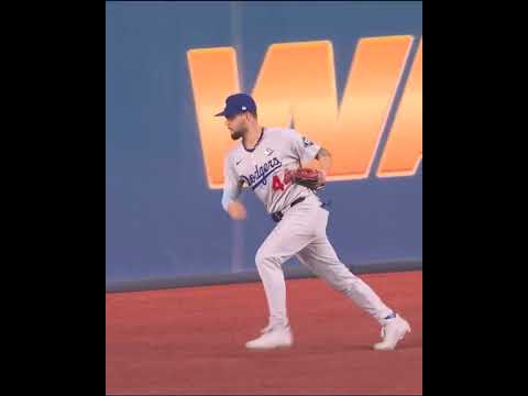 OH MY GOODNESS WE ARE GOING TO EXTRAS 😱 #WorldSeries