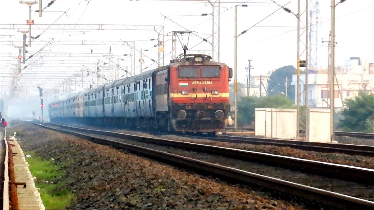 22132 Manduadih - Pune Gyan Ganga Express at outskirt of Jabalpur ...